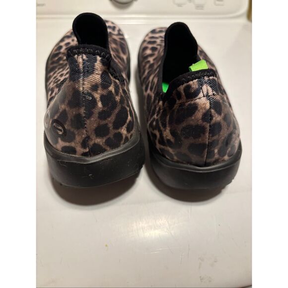 Oofos - Picture 2 of 4